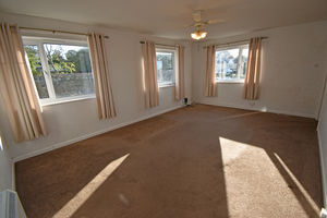 Lounge/Diner - click for photo gallery